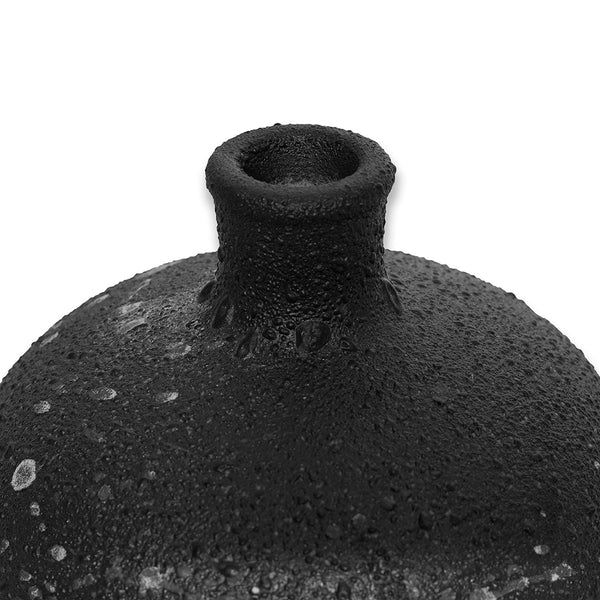 VASE - BLACK