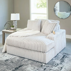 STUPENDOUS CHAISE